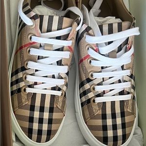 Burberry women sneakers